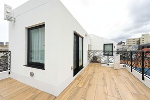 Property grounds - D-WASEDA (Tokyo)