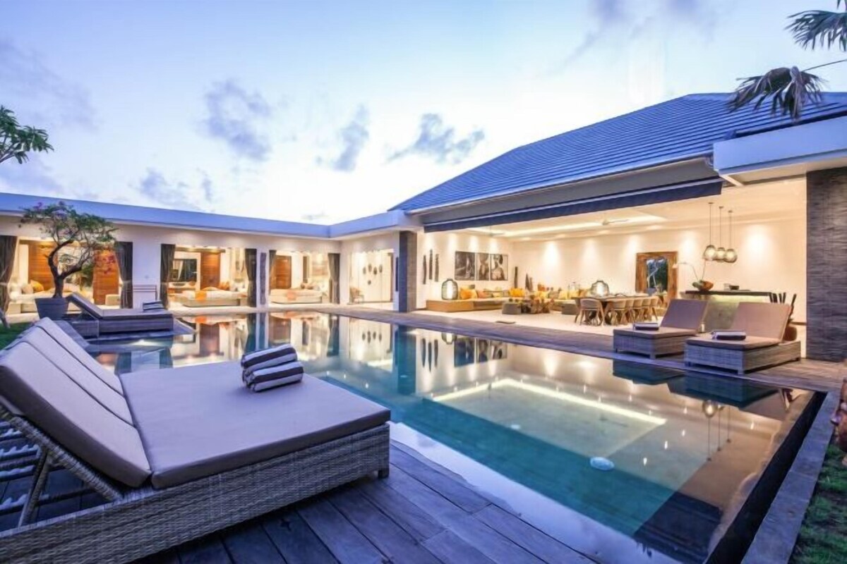 Six-Bedroom Villa