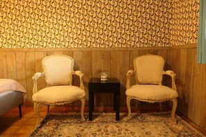 Cribs/infant beds - Family apartment by the Marne River – Pool, garden & free parking near Disneyland (Isles-les-Villenoy)