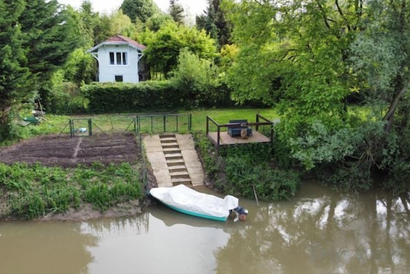 Unclassified image, 1 of 10, button - Family apartment by the Marne River – Pool, garden & free parking near Disneyland (Isles-les-Villenoy)