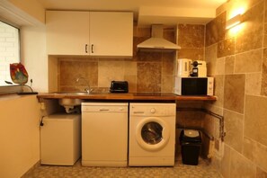 Unclassified image, 5 of 10, button - Family apartment by the Marne River – Pool, garden & free parking near Disneyland (Isles-les-Villenoy)