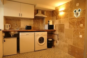 Unclassified image, 3 of 10, button - Family apartment by the Marne River – Pool, garden & free parking near Disneyland (Isles-les-Villenoy)