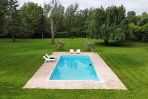 Unclassified image, 3 of 10, button - Family apartment by the Marne River – Pool, garden & free parking near Disneyland (Isles-les-Villenoy)