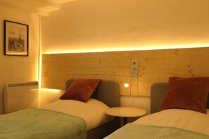 Cribs/infant beds - Family apartment by the Marne River – Pool, garden & free parking near Disneyland (Isles-les-Villenoy)