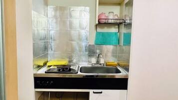 Cribs/infant beds