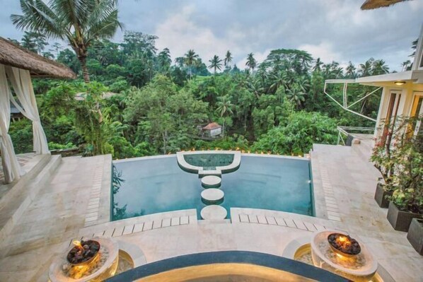 Outdoor pool - Villa Cella Bella : Muse Suite ( Bali instaworthy villa ) (Bali)