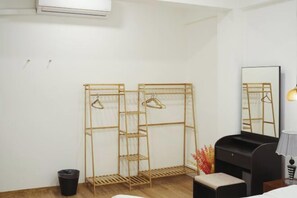 Cribs/infant beds - Private Full-Floor Spacious 5 Bedrooms in China Town (Bangkok)