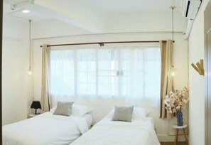 Cots/infant beds