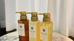 Three bottles of shampoo, conditioner, and body soap on a marble surface. - BASE36 (Tokyo)