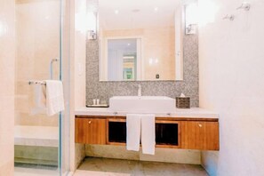 Cribs/infant beds