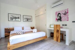 Cribs/infant beds