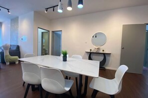Tabla de planchar con plancha 