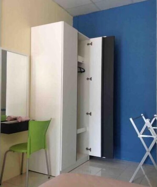 Property amenity - Phuket Town Budget House - Aircon Room #1 (Phuket)