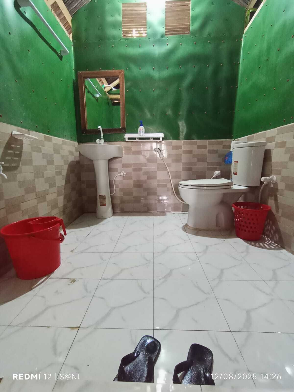 Free toiletries, towels, soap, shampoo