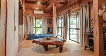 64 years traditianal okinawa house YuSuiJu in village