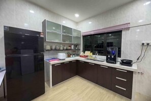 Room - 25 pax Golf Resort Private Villa (Padang Cina)