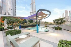 حمام سباحة خارجي