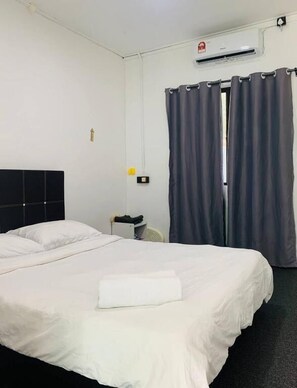 Deluxe Double or Twin Room | Meja, Wi-fi percuma 