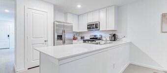 Brand New 4BR house in delightful New Caney near BUSH International Airport