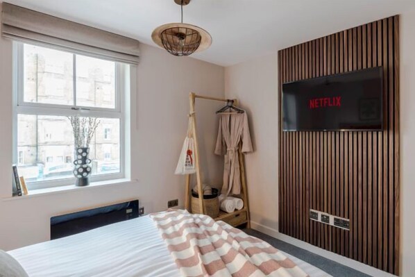 Room - Your Apartment Two Bed Apartment with Balcony (London)