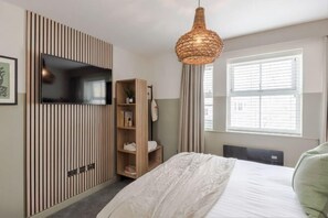 Room - Your Apartment Two Bed Apartment with Balcony (London)