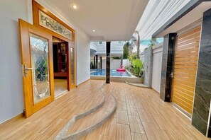 المنشأة من الداخل