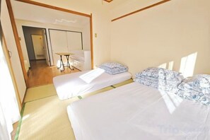 Unclassified image, 5 of 34, button - SUMMERSONG (Tokyo)
