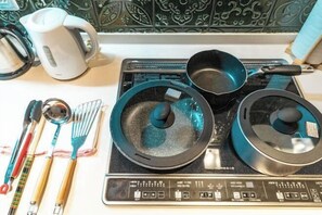 Kopi dan/atau alat penyeduh kopi