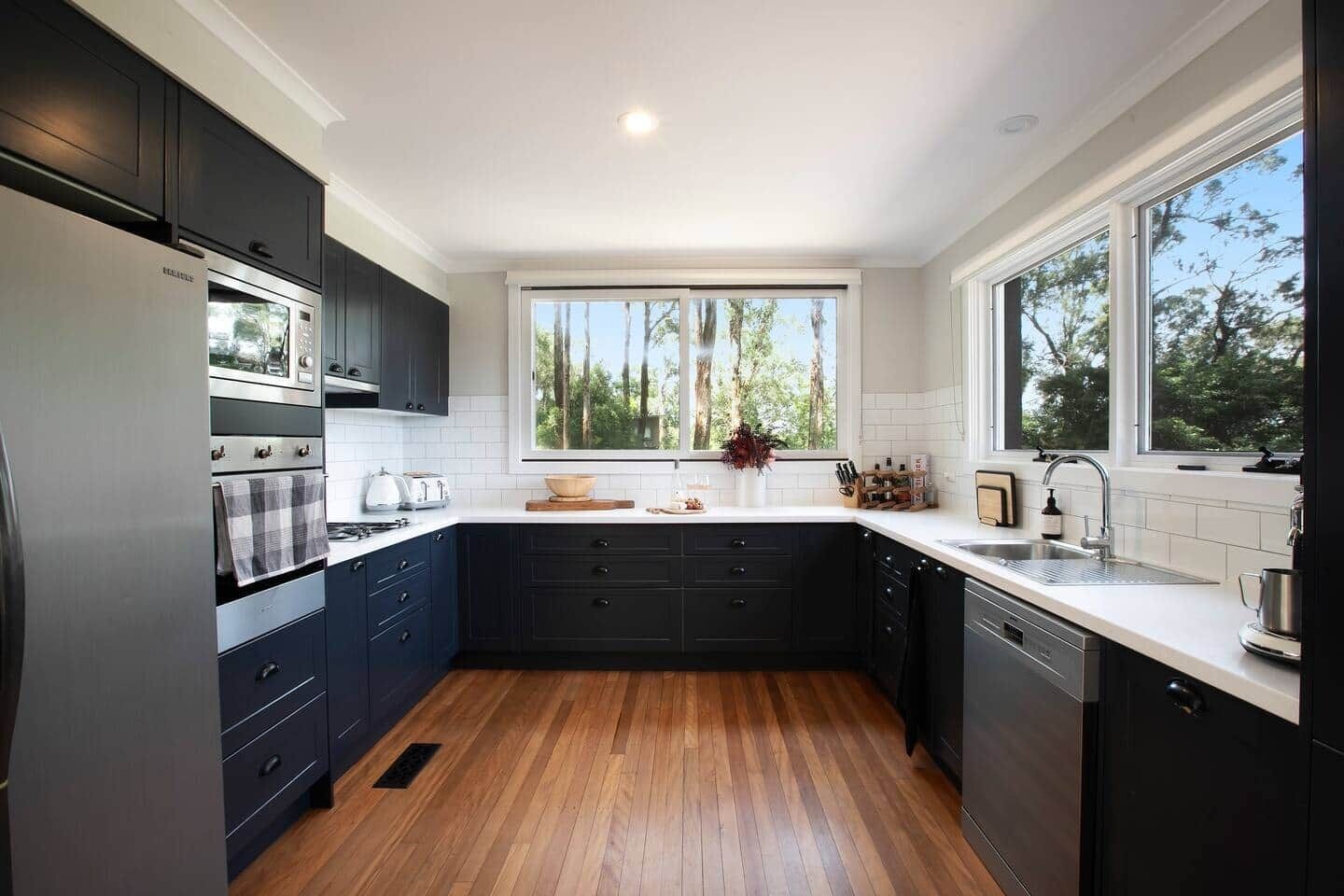 ثلاجة، ميكروويف، فرن، موقد طهي مسطح