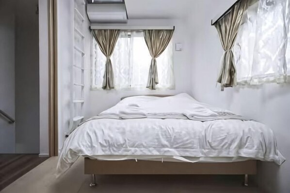 A bedroom with a bed, curtains, and a window. - 3BR - Shinjuku area, 5mins from station (Tokyo)