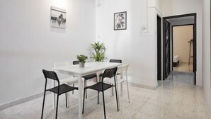 Dining - IpohGarden Homestay, 4-12pax 10mins to attraction (Ipoh)