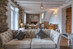 Room - Woodcocks House - 3 Bedroom Holiday Home - Kilgetty (Kilgetty)