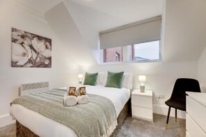 Room - Hudson's Haven Apartment- By Week2Week (Newcastle)