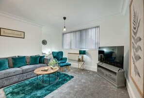 Room - Hudson's Haven Apartment- By Week2Week (Newcastle)