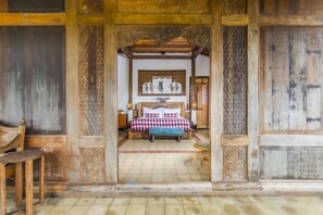 Cribs/infant beds
