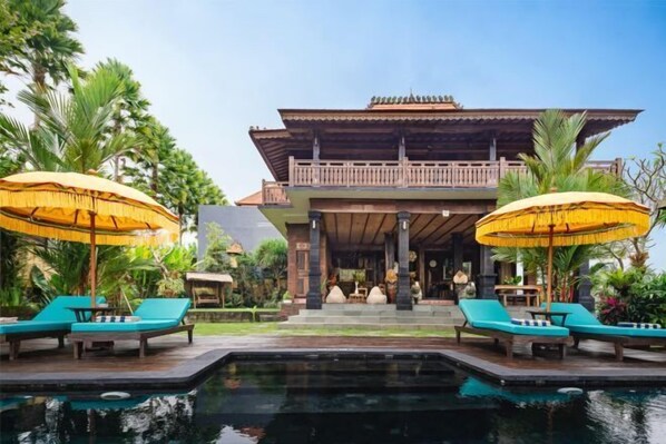 Outdoor pool - The Joglo at Umah Sunset (Bali)