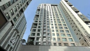 A tall, modern building with a grid of windows and a flat roof. - Mount Air Condo (Seoul)