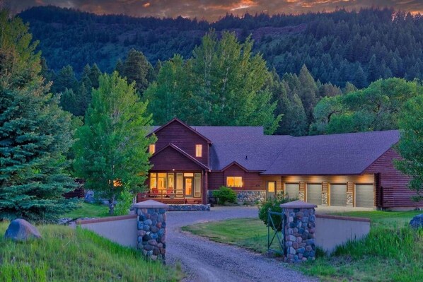 Exterior - River Bend Retreat (Bonneville County)