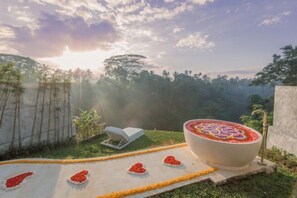 Garden - Villa Cella Bella : NEW Crystal Suite ( Bali instaworthy ) (Bali)