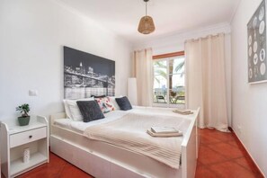 Room - BnB Homes Apartment with cory Terrace & Swimming pool near the heart city (Albufeira)
