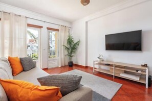 Room - BnB Homes Apartment with cozy Terrace & Swimming pool near the heart city (Albufeira)