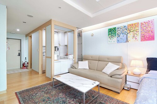 SUPER 1 Bedroom Corner Condo! Best deal in Gangnam with a "Premier Host"!
