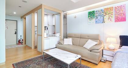 Corner Super 1-bedroom condo with AC in the heart of Gangnam!
