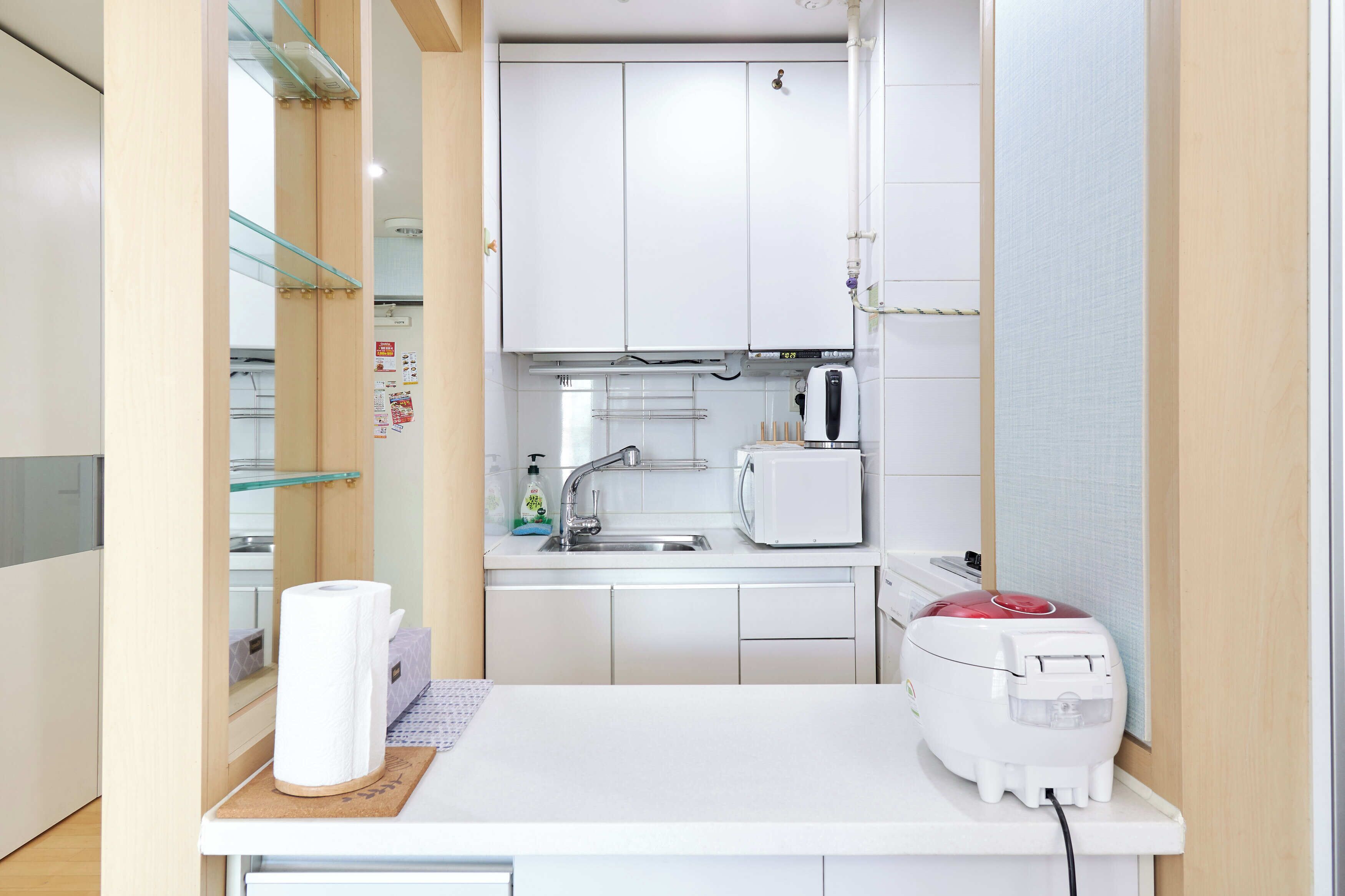 Fridge, microwave, stovetop, electric kettle