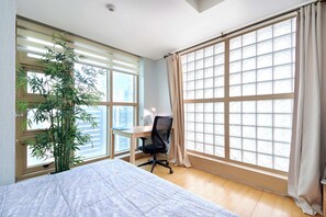 1 bedroom, in-room safe, desk, iron/ironing board - SUPER 1 Bedroom Corner Condo! Best deal in Gangnam with a "Premier Host"! (Seoul)