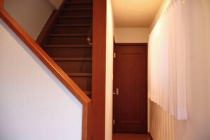 Room - Orange House Tsuruhashi｜With Garage, Accommodates 8 People (Osaka)