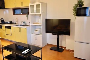 Room - Orange House Tsuruhashi｜With Garage, Accommodates 8 People (Osaka)