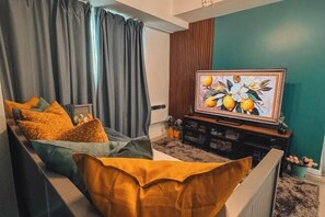 Property amenity - 2 BR Penthouse w/ Wide Balcony and 7ft Billiards (San Fernando)