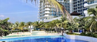 2 BR Penthouse w/ Wide Balcony and 7ft Billiards