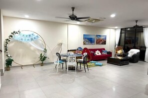 Children's area - Santorini 3000sqft Townvilla, rooftop BBQ, 5BR, 13pax (Puchong)